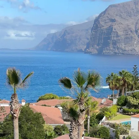 Cliffside Apartament *