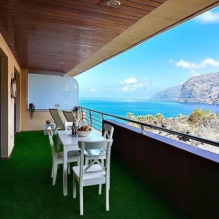 Cliffside Apartament