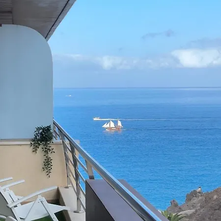 Cliffside Apartment *